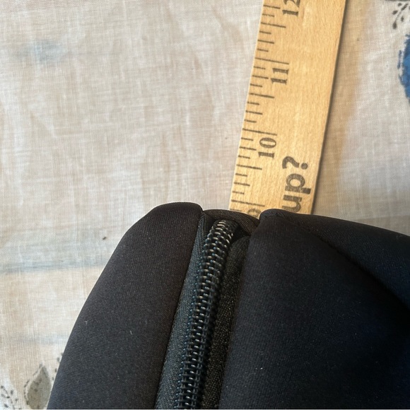 GAIAM neoprene-like belt bag/fanny pack - NEW! - Picture 7 of 7